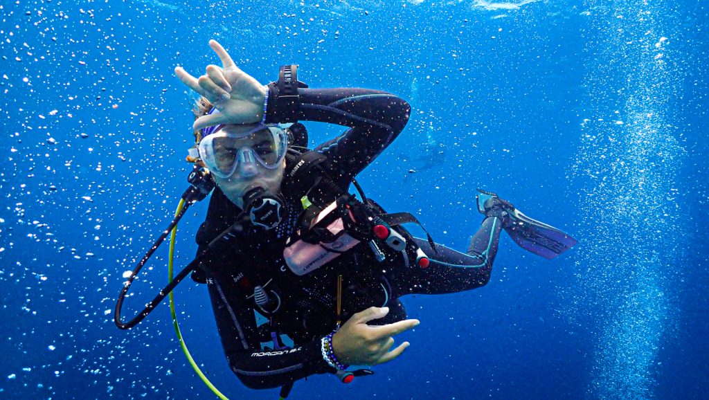 Diver making bull shark signal