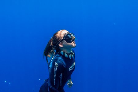 A girl freediving